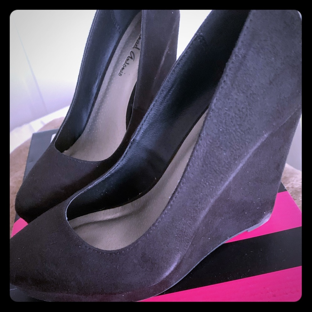 NEW Michael Antonio Anabel Wedge Shoes❤️👠🖤